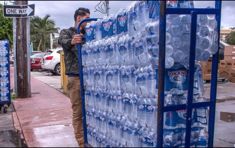 Singapur ocupa el primer puesto en consumo de agua embotellada. EFE/ARCHIVO