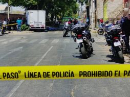 Tres personas escaparon en una motocicleta y fueron perseguidas por policías. ESPECIAL