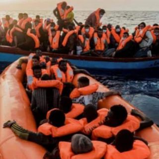 Cinco migrantes ahogados y 28 desaparecidos tras naufragio frente a Túnez