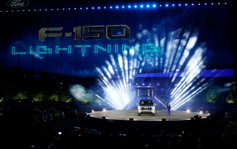 La ingeniera ejecutiva de Ford, Linda Zhang, presenta el Ford F-150 Lightning el 19 de mayo de 2021 en Dearborn, Michigan. AP/ARCHIVO