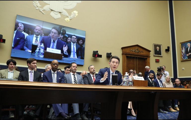 El CEO de TikTok, Shou Zi Chew, buscó convencer al Congreso de Estados Unidos de que no vete la popular aplicación. EFE/M. Reynolds