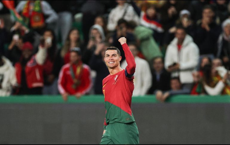 Cristiano Ronaldo volvió a sonreir con la casaca de Portugal. EFE/Miguel Lópes