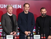 Oliver Khan (izquierda), Thomas Tuchel (centro) y Hasan Salihamidzic (derecha) en rueda de prensa. EFE /A. Szilagyi