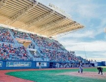 El estadio Panamericano de Lagos de Moreno recibió a Mariachis y Bravos para el primer juego de pretemporada. ESPECIAL