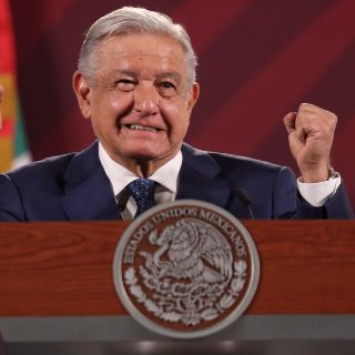 López Obrador acusa a la SCJN de excederse por frenar su "plan B"; alista "plan C"