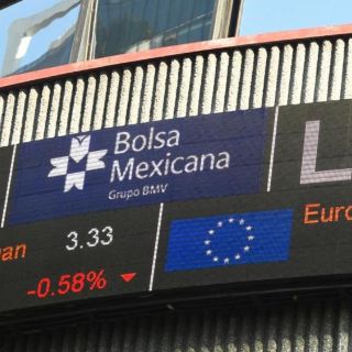 El superpeso extiende ganancias al inicio de la semana