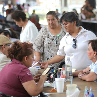 Inicia cambio de tarjetas de adultos mayores que cobran en BBVA al Banco del Bienestar
