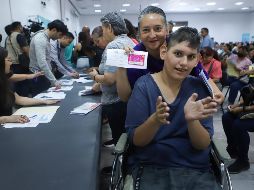 Graciela Robles Ocampo, quien cuida desde hace 22 años a su hijo Leonardo Daniel, agradeció este apoyo. EL INFORMADOR/C. Zepeda