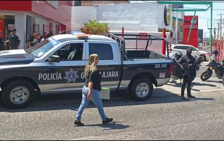 Un hombre le robó alrededor de 18 mil pesos a un cuentahabiente adentro de un banco en la colonia La Guadalupana, en Guadalajara. ESPECIAL