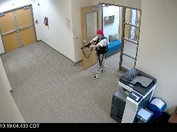 La presunta atacante, identificada como una persona trans de 28 años de edad, fue abatida por la Policía. EFE