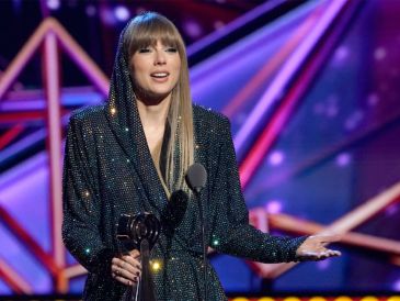 En medio de su gira mundial, Taylor Swift asistió a los iHeartRadio Awards para ser premiada por su impacto en la cultura popular. AP/ Chris Pizzello