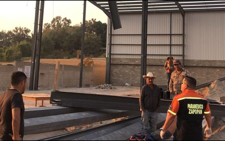 El hombre se resbaló y cayó sobre una estructura al estar realizando sus labores. ESPECIAL