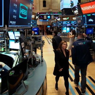 Wall Street cierra en rojo y el Dow Jones baja un 0.33%
