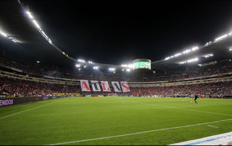 El Clásico Tapatío se disputará este sábado a las 21:10 horas sobre la grama del Estadio Jalisco. IMAGO7