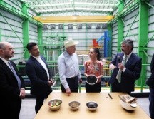 La planta convierte basura orgánica en carbón, explicó Claudia Sheinbaum a Ken Salazar. ESPECIAL