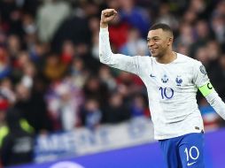 El delantero del PSG y de la selección francesa de fútbol supera ampliamente en salario a Neymar y Messi. EFE / M. Badra