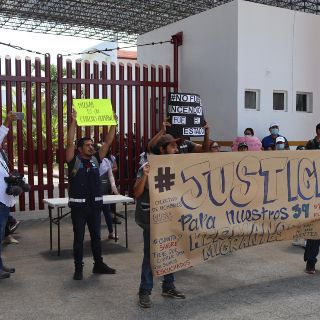 Senado aprueba la comparecencia de Garduño por incendio en estación del INM