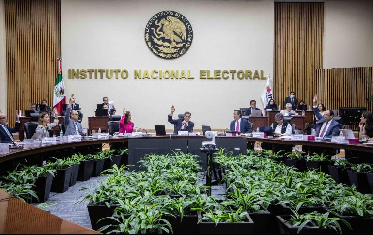 Lorenzo Córdova, consejero presidente del INE, invitó a los denunciantes a impugnar la decisión para seguir con las indagatorias. SUN/G. Pano