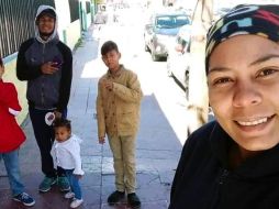 Viangly Infante llegó a México con sus tres hijos y su esposo, quien casi pierde la vida en el incendio de Ciudad Juárez. CORTESÍA