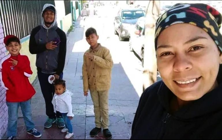 Viangly Infante llegó a México con sus tres hijos y su esposo, quien casi pierde la vida en el incendio de Ciudad Juárez. CORTESÍA