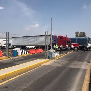 ¡Un caos! Bloquean carreteras de CDMX en plena salida de vacacionistas