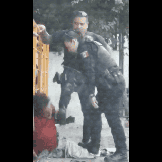 Policías tapatíos agreden a indigente; Lemus ofrece "cero tolerancia"