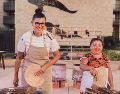 La pasión por la gastronomía une a Rosalía Chay, cocinera tradicional de Yucatán con Paula Muñoz, chef ejecutiva de Grand Hyatt Playa del Carmen. CORTESÍA/ Alchemia