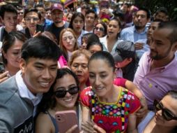 También aprovecharon para tomarse la foto con la jefa de Gobierno de la Ciudad de México. ESPECIAL