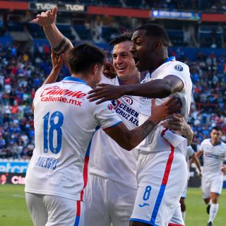 Cruz Azul vence a domicilio a Pachuca y sueña con repechaje