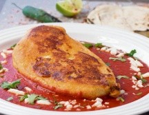 Chiles rellenos, una de las opciones. PIXABAY