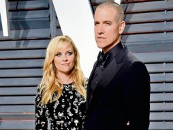 Reese Witherspoon y Jim Toth eran una de las parejas más sólidas de Hollywood y tras su separación buscan dejar un plan financiero para su hijo. AP