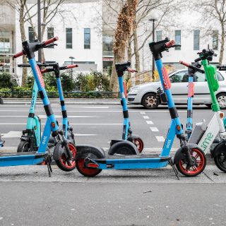 París vota a favor de prohibir los scooters en sus calles