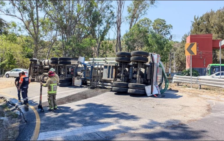 Tras el accidente, hubo fugas de agua y aceite que lograron ser contenidas. ESPECIAL