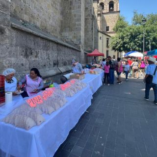 ¡Llegaron las empanadas! El Centro tapatío se llena de sabor en Semana Santa