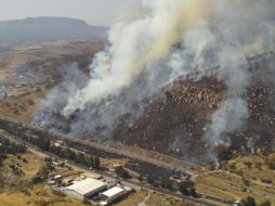 El incendio en el Cerro del Tepopote se desde la Carretera a Nogales. ESPECIAL