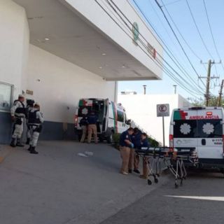 Llevan a 4 migrantes lesionados en incendio en estación del INM a la CDMX