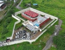 Bandas rivales se enfrentaron en la cárcel llamada La Roca. AFP