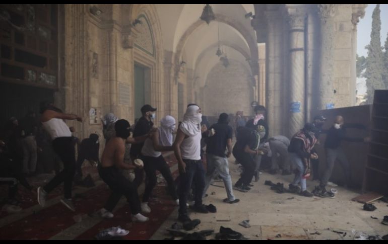 Movimiento Hamás llamó a los palestinos a acudir en masa a la mezquita para defenderla. ESPECIAL