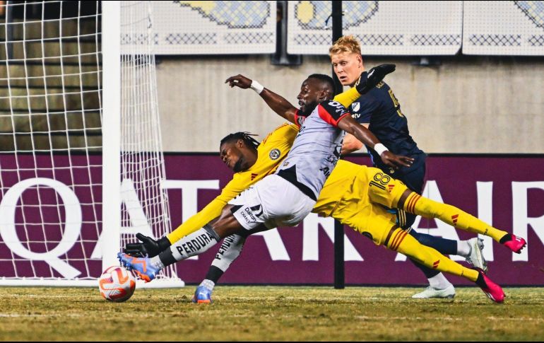 Aunque los rojinegros lo intentaron no pudieron marcar la diferencia. ESPECIAL