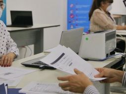 Los trabajadores pueden obtener su Cédula de datos fiscales desde su celular o una computadora. EL INFORMADOR/Archivo