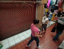 La funcionaria estaba encargada de verificar que se cumplieran las medidas sanitarias para entregar un distintivo. EL INFORMADOR/ ARCHIVO