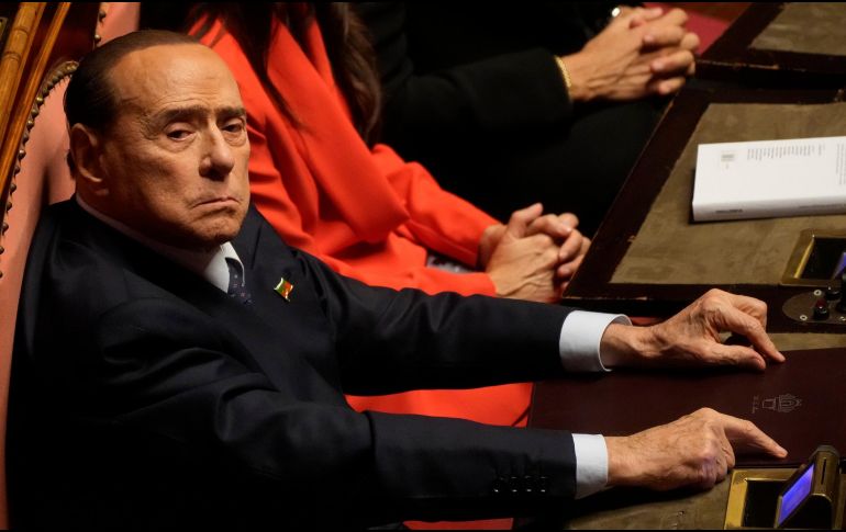 Berlusconi, de 86 años, fue ingresado el pasado miércoles y este jueves se emitió el primer parte médico en el que se confirmó que padece 
