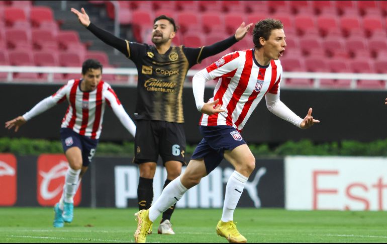 Alejandro Organista marcó doblete en la victoria que afianza a los tapatíos en el segundo lugar de la clasificación. IMAGO/J. Núñez