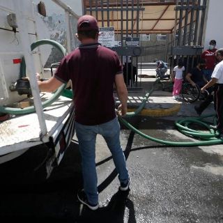 Empresas de pipas de agua hacen su "agosto" ante megacorte