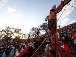 San Martín de las Flores. Ayer se representó la muerte de Cristo ante miles de fieles católicos. EL INFORMADOR/C. Zepeda
