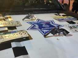 Los detenidos llevaban consigo un revólver aparentemente calibre .22 y una pistola monotiro del mismo calibre, junto con 9 cartuchos útiles. ESPECIAL / Policía de Guadalajara