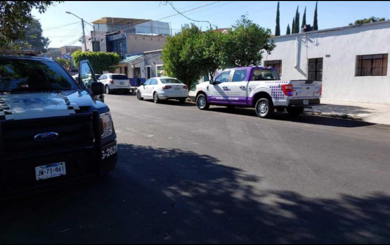 El individuo estaba armado con un arma modificada para detonar cartuchos calibre .22 con un tiro útil. ESPECIAL / Policía de Guadalajara