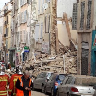 Edificio se derrumba en Marsella; no reportan víctimas