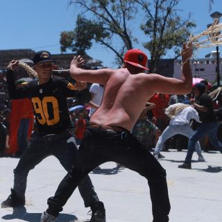 Se llevó a cabo la tradicional cuereada del Sábado de Gloria en Tlaquepaque