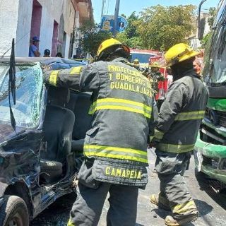 Choque de transporte público deja seis heridos en el Centro de Guadalajara